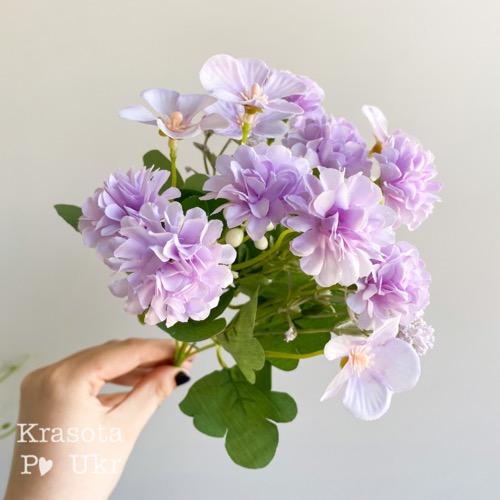 бузковий колір у букетах