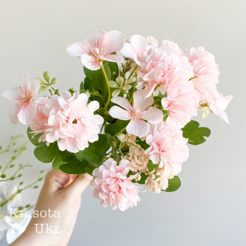 букет хризантем рожевий