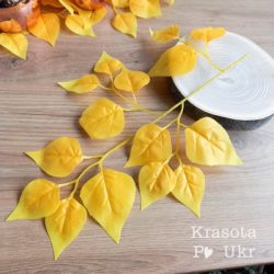 осіннє листя берези для оформлення вітрин, фасадів