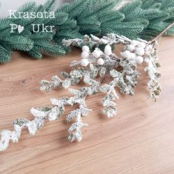 Присніжена гілка 78см самшиту з білою калиною