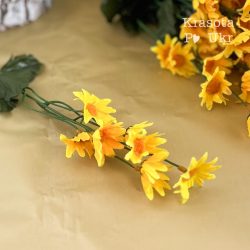 жовті ромашки частина патріотичних декорах