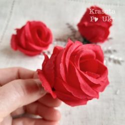 червоні штучні троянди