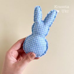 Текстильний зайчик – "картатий” блакитний