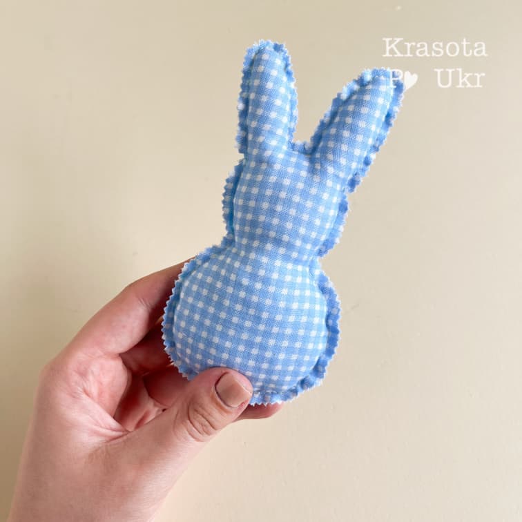 Текстильний зайчик – "картатий” блакитний