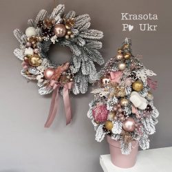 ялинка і вінок в пудрових кольорах