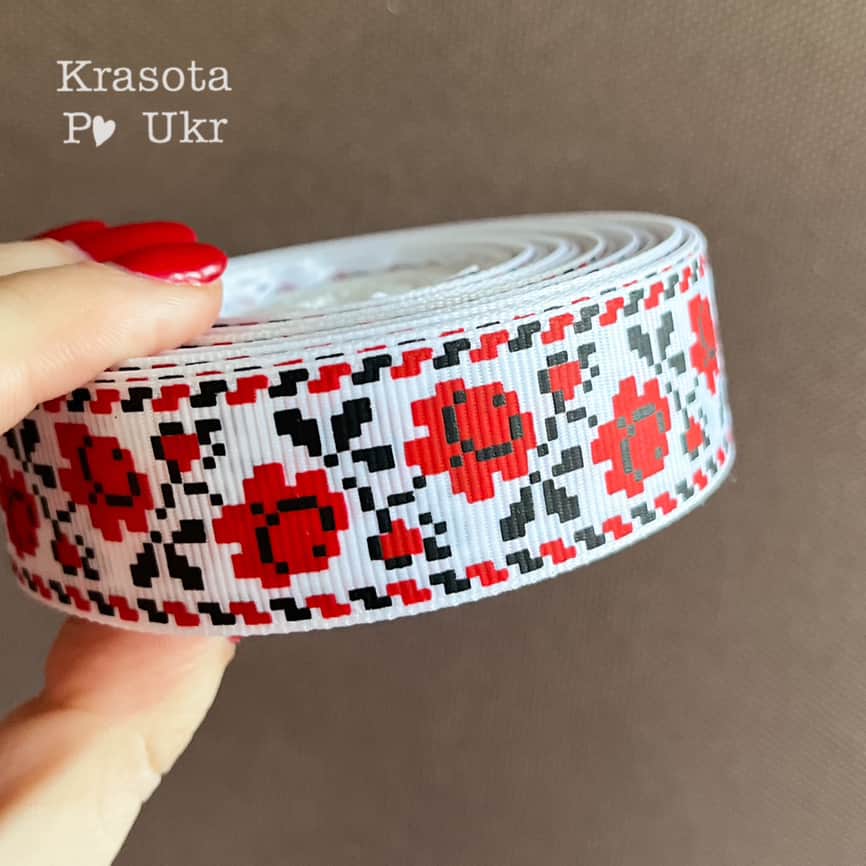 стрічка репсова з з червоною вишивкою