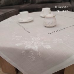 Скатертина на стіл білого кольору з вишивкою “білим по білому”