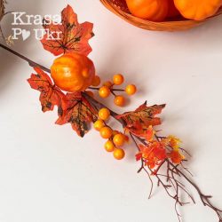 Гілка з осіннім листям