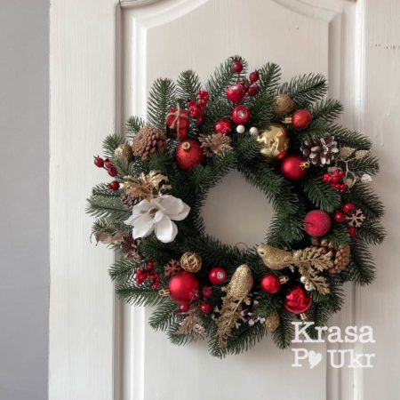 Вінок на литій хвої, колекція “Різдвяна класика”, дизайн «червоне-золото» (35 см)