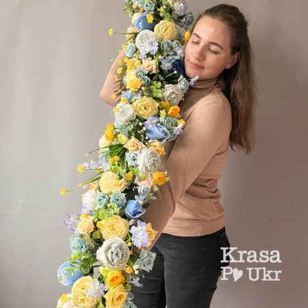 Квіткова гірлянда для декору, дизайн ПАТРІОТИЧНА (виготовлення будь-якої довжини – ціна вказана за 1 м)