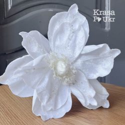 Новорічна біла магнолія 22 см "суланжа"