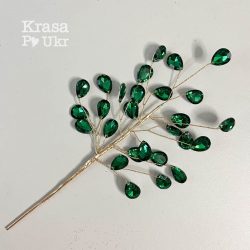 гілка з кристалами смарагд