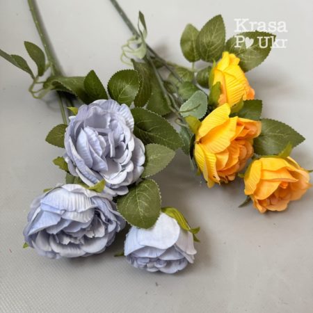 Гілка з 3-ма кущовими трояндочками (40 см) – жовті або блакитні