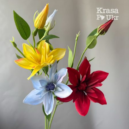 Гілочка квітки з бутоном clematis – 3 кольори (47 см)