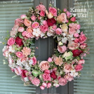 Вінок з рожевих квітів