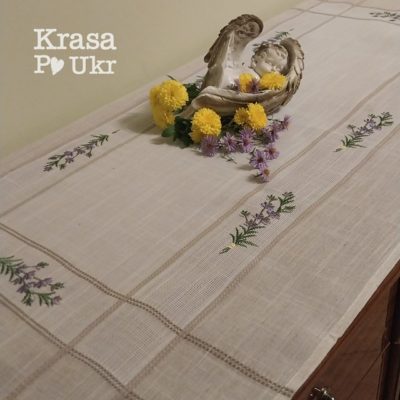 Вишита доріжка на стіл 60*120 см з машинною вишивкою "квітковий букетик"