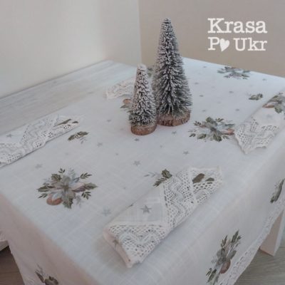 Новорічна скатертина з вишивкою в різних розмірах