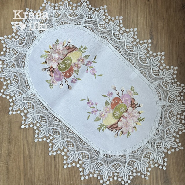 Вишита атласна серветка на великодній кошик 60×40 см з мереживом, підходить для оптових закупівель. Krasa Po Ukr Вишита атласна серветка на великодній кошик 60×40 см з мереживом, підходить для оптових закупівель. Krasa Po Ukr