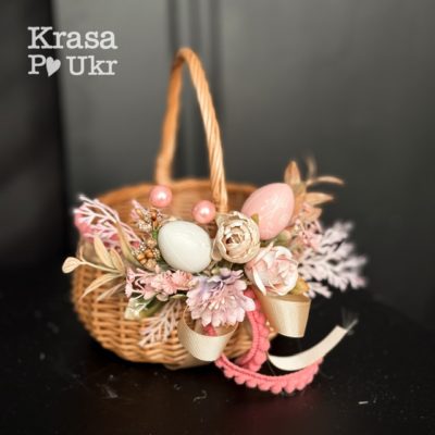 Дитячий великодній кошик для дівчинки у рожевих тонах з квітами, стрічками та декоративними яйцями Krasa Po Ukr