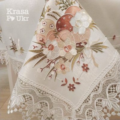Атласна вишита скатертина на великодній стіл «Корзинка з пудровими писанками» - 110*160 см, 135*180 см, 150*220 см