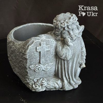 Бетонне кашпо для ритуальної флористики