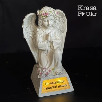 Ритуальна статуетка ангела на сонячній батареї