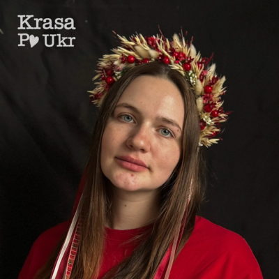 Український вінок із сухоцвітів, колосків та червоних ягід