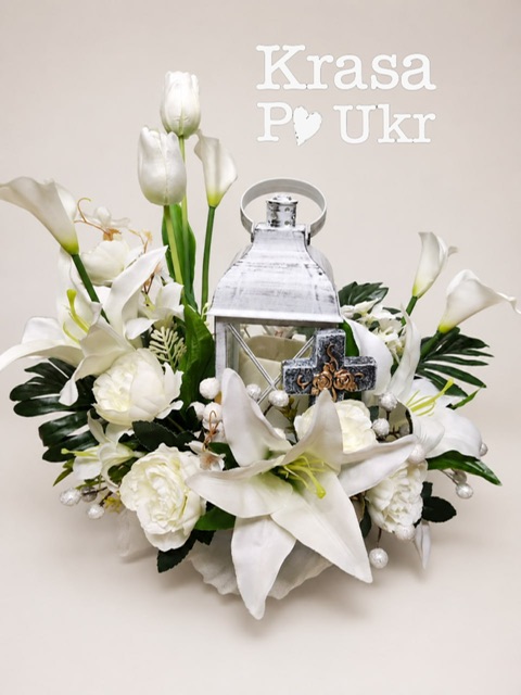 photo-output Композиція біла з калами, лііліями і лед ліхтарем