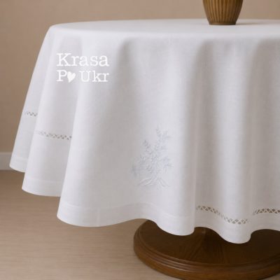 Біла кругла скатертина з вишивкою