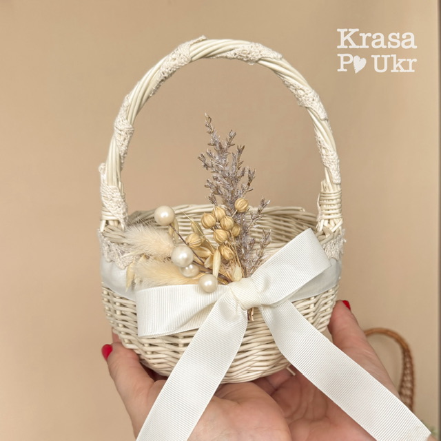 Дитячий кошик на Спаса чи Пасху з мінімалістичним декором із сухоцвітів Krasa Po Ukr Дитячий кошик на Спаса чи Пасху з мінімалістичним декором із сухоцвітів