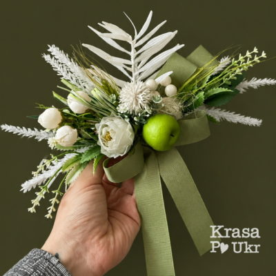 Спасівський декор кошика з колосками, яблучком і оливковою стрічкою