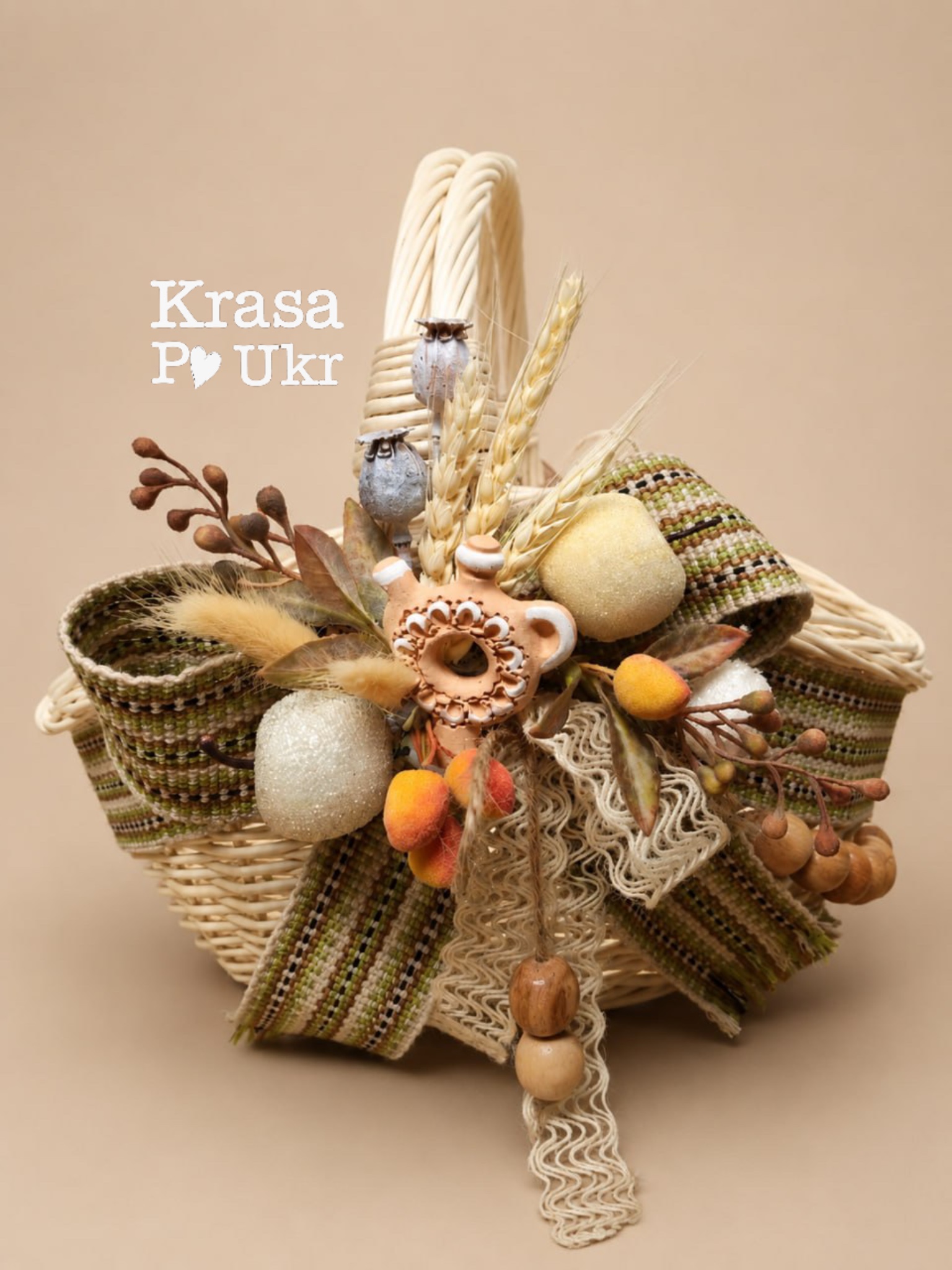 photo-output Кошик з крайкою і куманцем