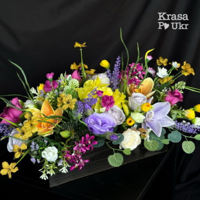 Композиція "СПАДОК ЧЕСТІ" з еусатомою і орхідеями