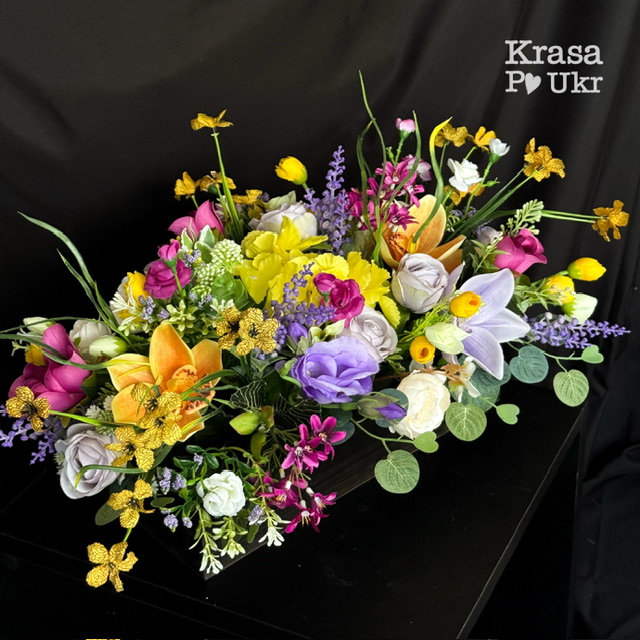 Композиція "СПАДОК ЧЕСТІ" з еусатомою і орхідеями 5