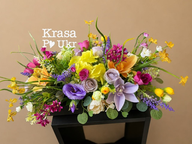 Композиція "СПАДОК ЧЕСТІ" з еусатомою і орхідеями 6 Композиція для героя на могилу